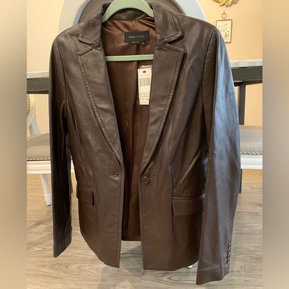 Stunning fitted BCBG Maxazria Real Leather Blazer in Espresso! NWT!